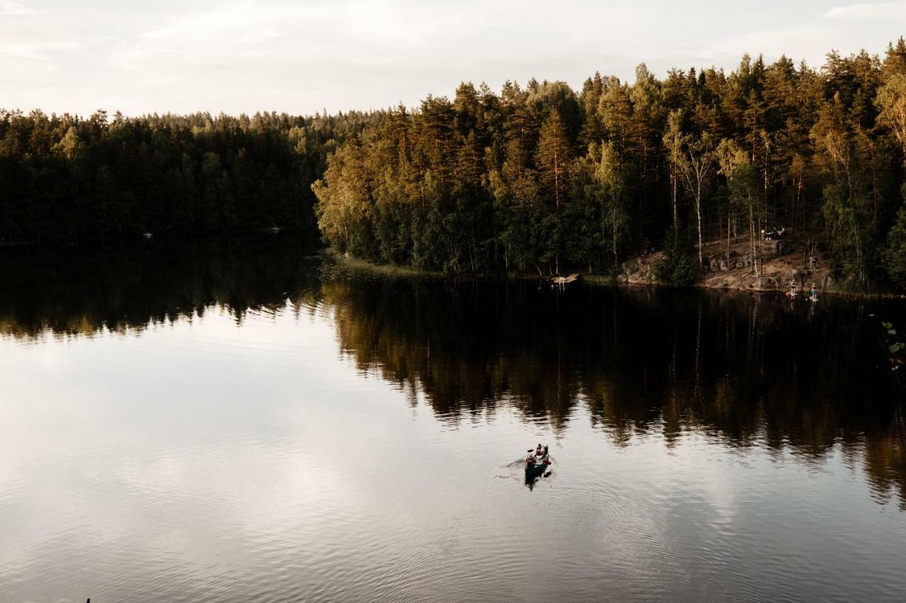 Lapland Hotels Bulevardi Helsinki Ngoại thất bức ảnh The lake in autumn